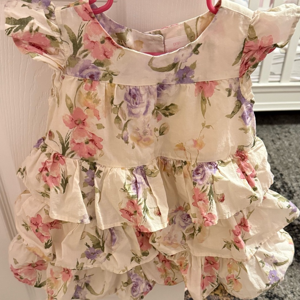 Toddler love shack fancy/gap 

Size 2T